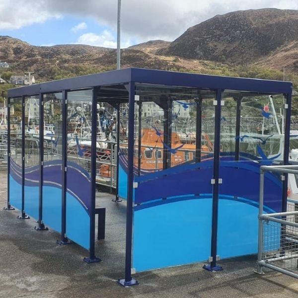 Wachtruimte in stijl voor passagiers Maillaig Harbour, Schotland